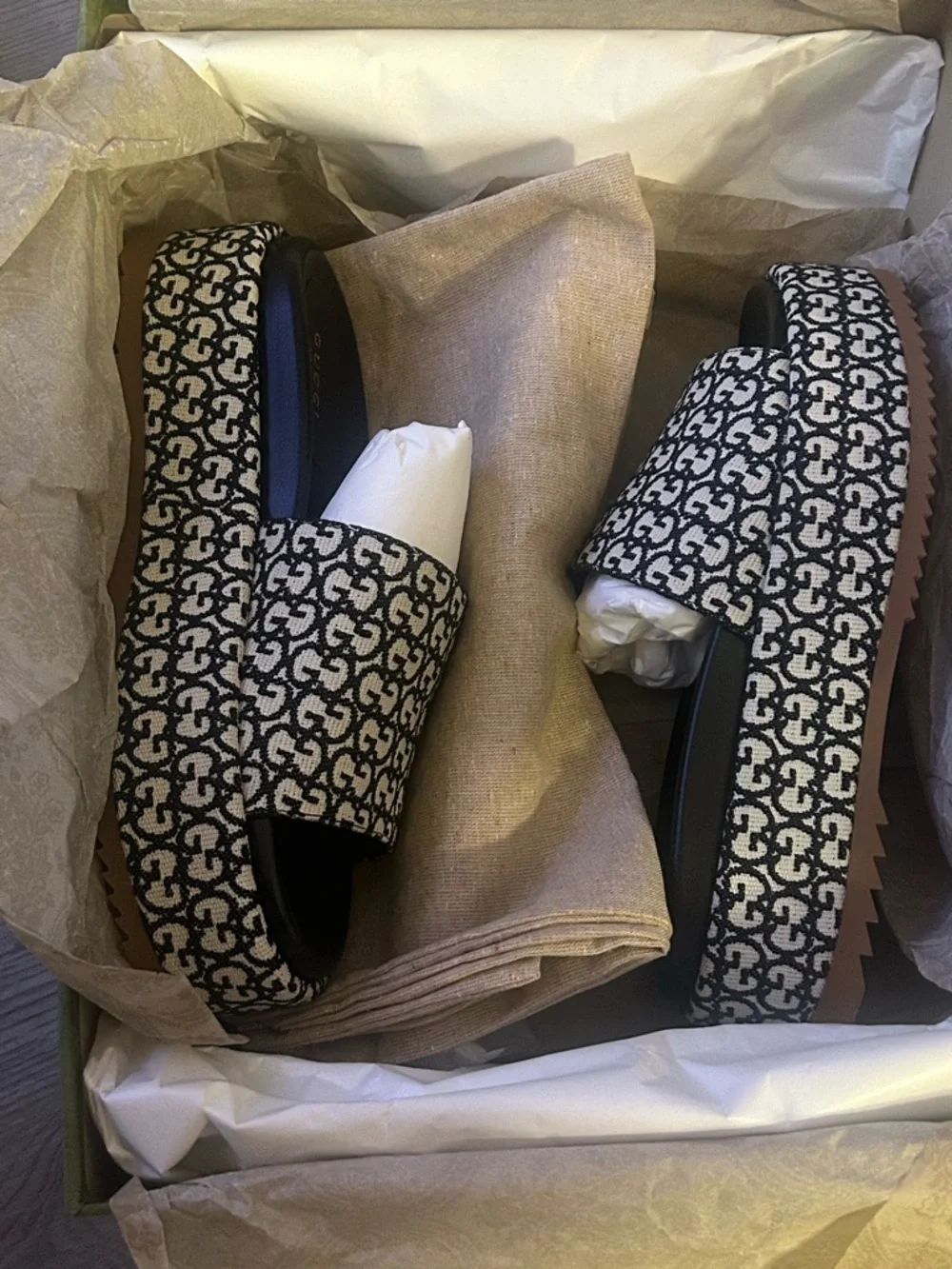 Gucci Black and White GG monogram Platform Slides current and priced to sell - Picture 7 of 11